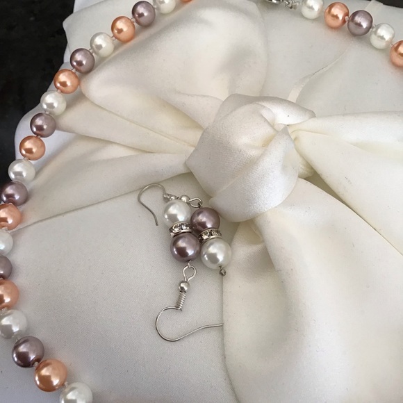 Multi Color Shell Pearl necklace earrings set - Picture 8 of 8